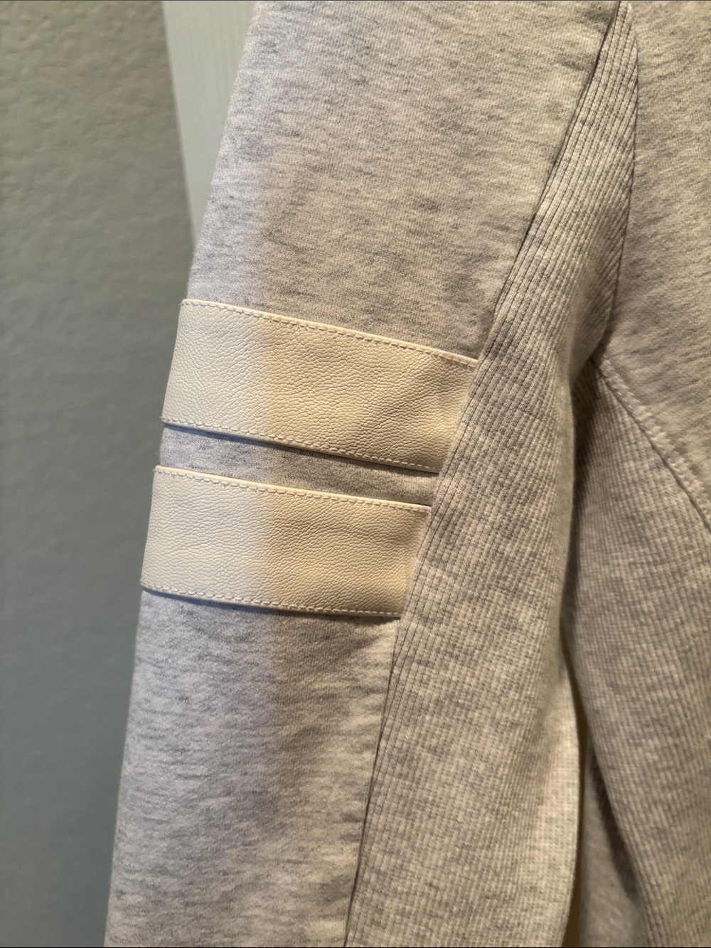 blanc noir Maitri Cropped Sweatshirt - Picture 5 of 7